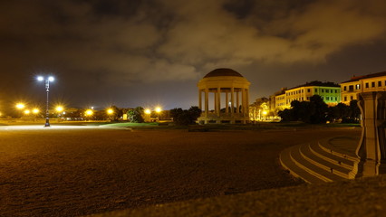 Fototapeta na wymiar Night view of Livorno