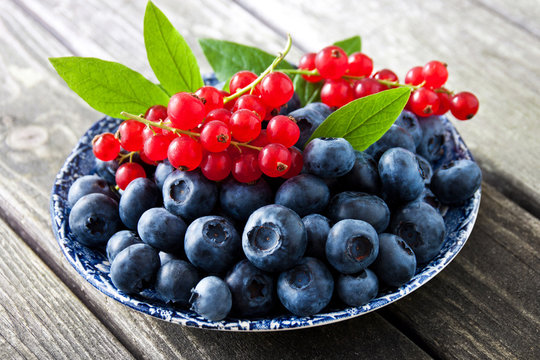 Heidelbeeren und Johannisbeeren