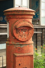 古い郵便ポスト