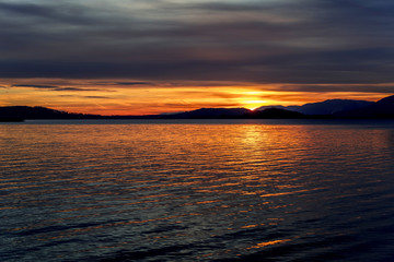 Obraz premium Sonnenuntergang am Bielersee