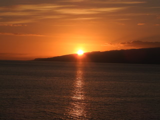 Obraz premium sun setting over the sea