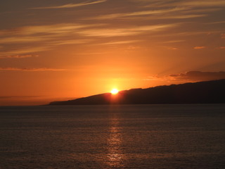 Obraz premium sun setting over the sea