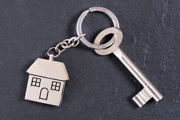 Haustürschlüssel mit Anhänger