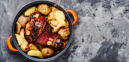 Roasted pork knuckle with spices