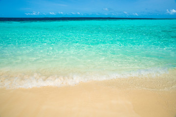 Fototapeta na wymiar Wave of tropical sea beach on white sand