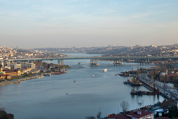 This bridge in the Golden Horn (armrest, fire). The bridge connects the Karaköy district and the district of Eminönü. Istanbul is one of the largest cities in the world. View of Istanbul Galata Bridge