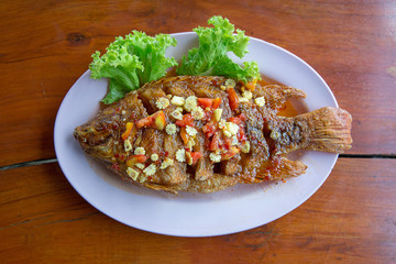 Fried fish with sweet chili sauce (Pla Rad Prik)