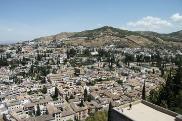 Fototapeta na wymiar View of the city of Granada from the Alhambra