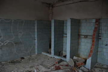 Urbex, broken showers in scary abandoned bathroom 