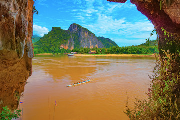 laos, mekong shores : boats at pakou caves