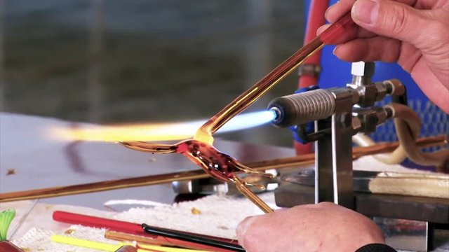 Making glass figurines