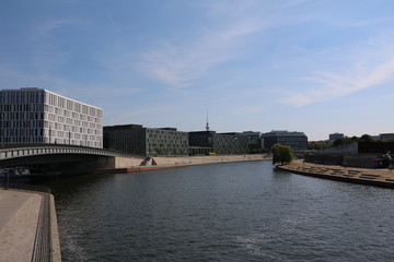 Naklejka premium Hugo-Preuss bridge over the river Spree in Berlin, Germany