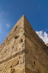 Fototapeta na wymiar Veduta di una delle torri di San Gimignano