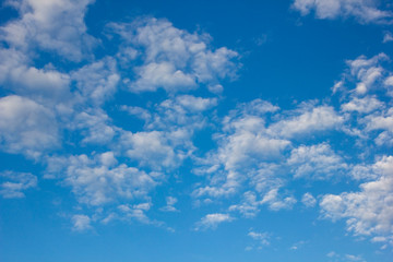 Feathery clouds in the blue sky