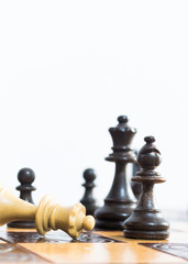 Scacchi fotografati su una scacchiera