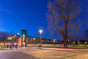 Fototapeta premium Park miejski w centrum Gdańska o zmierzchu, Polska