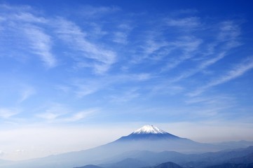 すじ雲と富士山