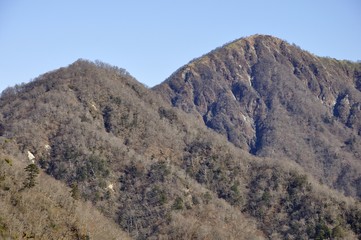大石山から望む臼ヶ岳と蛭ヶ岳