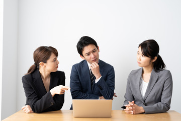 asian business group using laptop