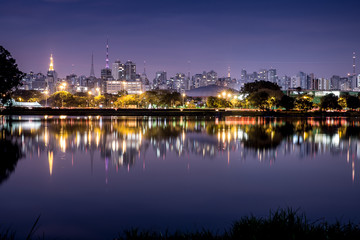 Noite em São Paulo, Brasil