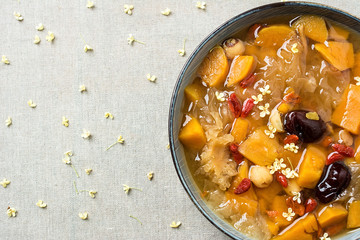 Autumn Health Dessert Soup / Tremella Lotus Seeds