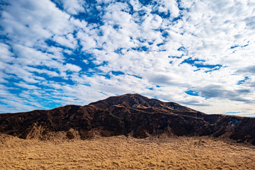 大空と阿蘇の山