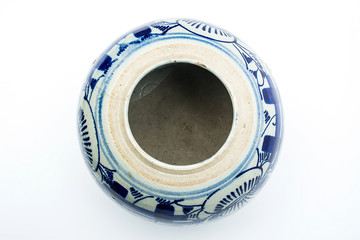 Chinese ancient blue and white ceramic jar / jar