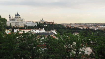 Fototapeta na wymiar Vista de Madrid con el Palacio Real