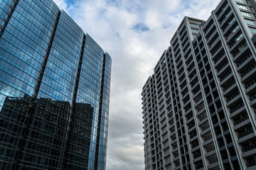 Obraz premium 品川区の都市風景 夕方の空と高層ビル群３