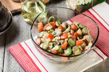Broad bean salad with tomatoes