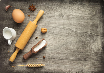 Fototapeta na wymiar bakery and bread ingredients on wood