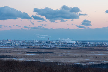 冬の釧路湿原展望台から見る釧路市街の風景