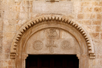 l'arco del portale della Cattedrale di Molfetta (Puglie)