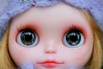 Plastic big eyes dolls in different colors