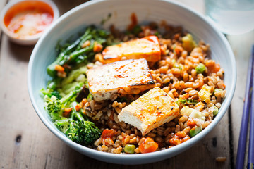 Spelt, broccoli, savoy cabbage with chargrilled tofu with sriracha 