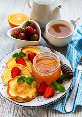 Delicious pancakes with strawberry