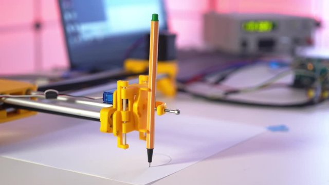Plotter draws abstract calligraphic patterns