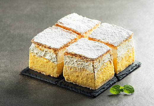 Cream cake