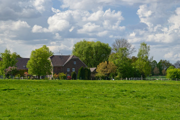 Obraz premium niederrheinisches Bauernhaus