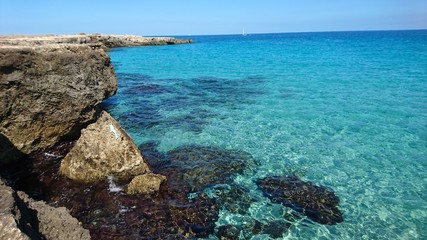 piękne niebieskie morze we włochach © Lukasz