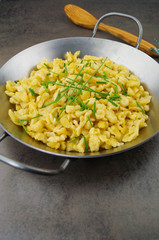 Schwäbische Käsespätzle - Nudeln mit Käse - Deutscher Klassiker