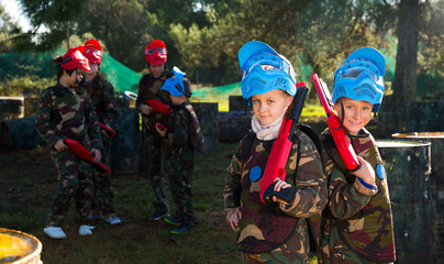 Two kids paintball players