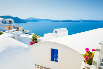Fototapeta na wymiar White architecture on Santorini island, Greece. Beautiful summer landscape, sea view.
