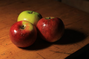 red apple