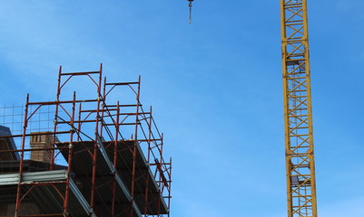 Cantiere edile in inverno - lavori in corso