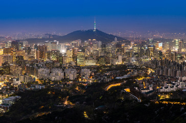 Obraz premium Nocny widok na panoramę miasta Seul Downtown
