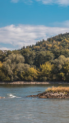 Smartphone HD wallpaper of beautiful reflections at the mouth of the Isar