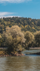 Smartphone HD wallpaper of beautiful reflections at the mouth of the Isar