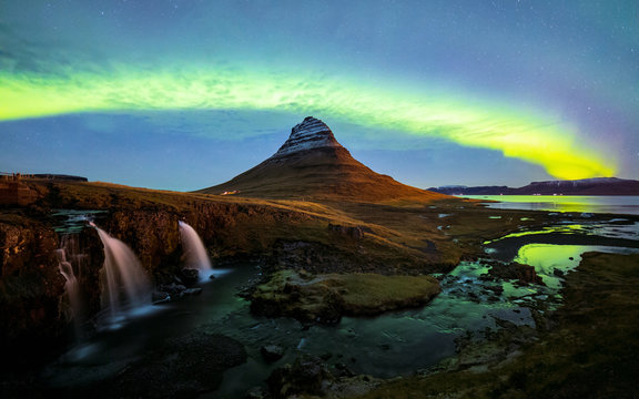 Northern light (Aurora Borealis) over Kirkjufell mountain in iceland