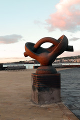 Statua in pietra lavica ai Faraglioni